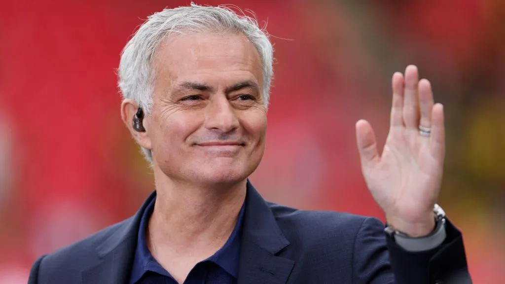 Which person would say no to Benfica? - Mourinho arrives for negotiations